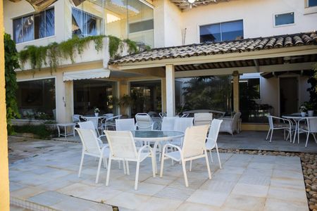 Casa de condomínio para alugar com 1200m², 8 quartos e 5 vagas Casa de condomínio para alugar com 1200m², 8 quartos e 5 vagasÁrea Externa