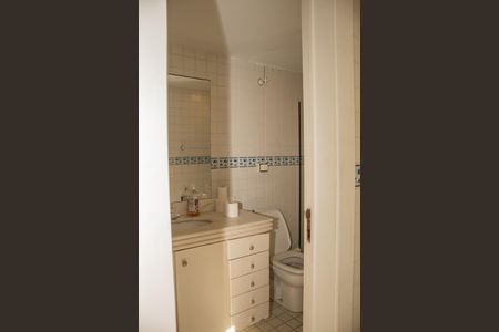 Casa de condomínio para alugar com 1200m², 8 quartos e 5 vagas Casa de condomínio para alugar com 1200m², 8 quartos e 5 vagasBanheiro