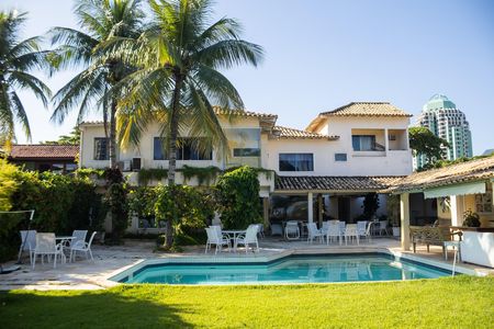 Casa de condomínio para alugar com 1200m², 8 quartos e 5 vagas Casa de condomínio para alugar com 1200m², 8 quartos e 5 vagasPiscina