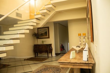 Casa de condomínio para alugar com 1200m², 8 quartos e 5 vagas Casa de condomínio para alugar com 1200m², 8 quartos e 5 vagasHall de Entrada