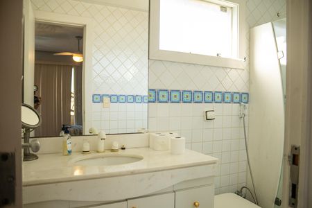 Casa de condomínio para alugar com 1200m², 8 quartos e 5 vagas Casa de condomínio para alugar com 1200m², 8 quartos e 5 vagasBanheiro