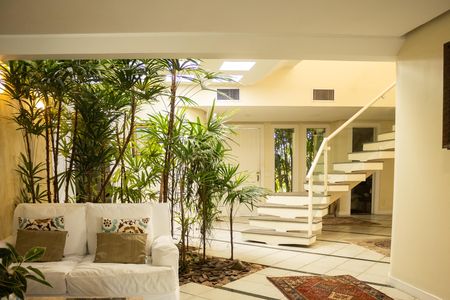 Casa de condomínio para alugar com 1200m², 8 quartos e 5 vagas Casa de condomínio para alugar com 1200m², 8 quartos e 5 vagasHall de Entrada