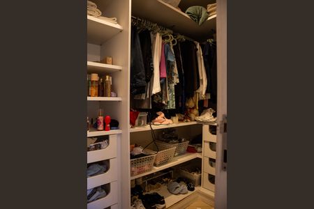 Casa de condomínio para alugar com 1200m², 8 quartos e 5 vagas Casa de condomínio para alugar com 1200m², 8 quartos e 5 vagasCloset