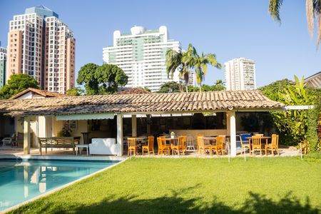 Casa de condomínio para alugar com 1200m², 8 quartos e 5 vagas Casa de condomínio para alugar com 1200m², 8 quartos e 5 vagasPiscina