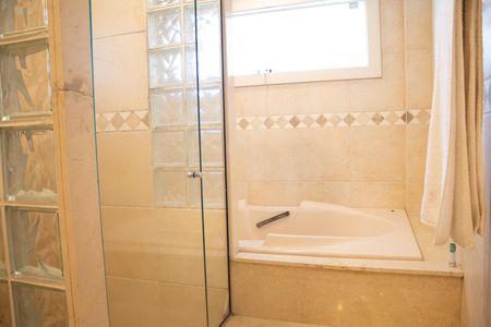 Casa de condomínio para alugar com 1200m², 8 quartos e 5 vagas Casa de condomínio para alugar com 1200m², 8 quartos e 5 vagasBanheiro