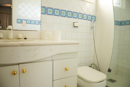Casa de condomínio para alugar com 1200m², 8 quartos e 5 vagas Casa de condomínio para alugar com 1200m², 8 quartos e 5 vagasBanheiro