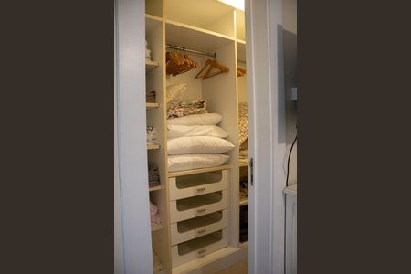 Casa de condomínio para alugar com 1200m², 8 quartos e 5 vagas Casa de condomínio para alugar com 1200m², 8 quartos e 5 vagasCloset