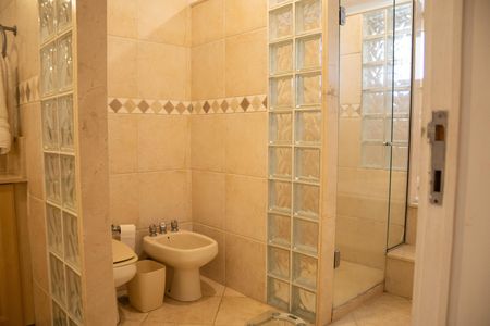 Casa de condomínio para alugar com 1200m², 8 quartos e 5 vagas Casa de condomínio para alugar com 1200m², 8 quartos e 5 vagasBanheiro