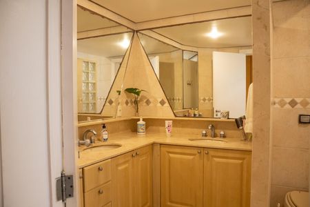 Casa de condomínio para alugar com 1200m², 8 quartos e 5 vagas Casa de condomínio para alugar com 1200m², 8 quartos e 5 vagasBanheiro