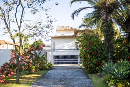 Casa de condomínio para alugar com 1200m², 8 quartos e 5 vagas Casa de condomínio para alugar com 1200m², 8 quartos e 5 vagasFachada
