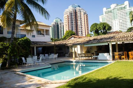Casa de condomínio para alugar com 1200m², 8 quartos e 5 vagas Casa de condomínio para alugar com 1200m², 8 quartos e 5 vagasPiscina
