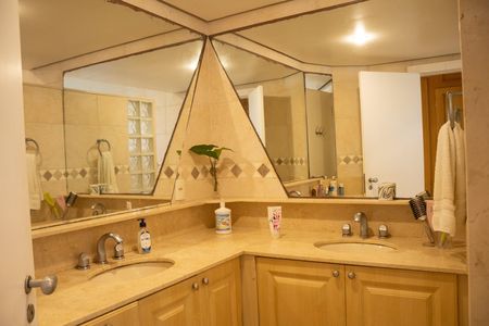 Casa de condomínio para alugar com 1200m², 8 quartos e 5 vagas Casa de condomínio para alugar com 1200m², 8 quartos e 5 vagasBanheiro