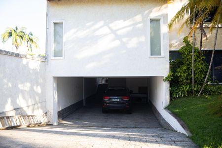 Casa de condomínio para alugar com 1200m², 8 quartos e 5 vagas Casa de condomínio para alugar com 1200m², 8 quartos e 5 vagasGaragem