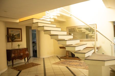 Casa de condomínio para alugar com 1200m², 8 quartos e 5 vagas Casa de condomínio para alugar com 1200m², 8 quartos e 5 vagasHall de Entrada