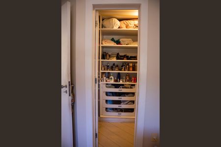 Casa de condomínio para alugar com 1200m², 8 quartos e 5 vagas Casa de condomínio para alugar com 1200m², 8 quartos e 5 vagasCloset