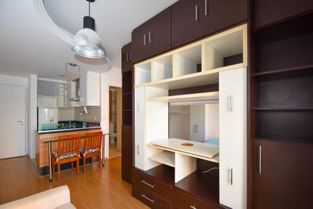 Studio para alugar com 33m², 1 quarto e 1 vaga Studio para alugar com 33m², 1 quarto e 1 vagaSala de estar