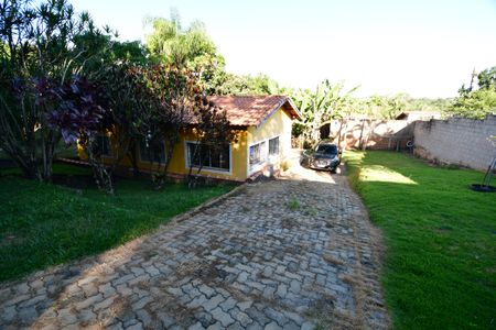 Casa para alugar com 1000m², 3 quartos e 10 vagasFachada
