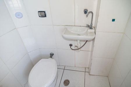 Apartamento para alugar com 74m², 2 quartos e sem vaga Apartamento para alugar com 74m², 2 quartos e sem vagaBanheiro de Serviço