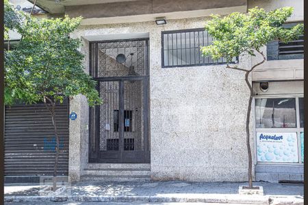 Apartamento para alugar com 74m², 2 quartos e sem vaga Apartamento para alugar com 74m², 2 quartos e sem vagaFachada