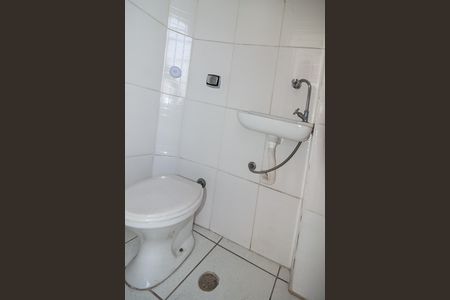 Apartamento para alugar com 74m², 2 quartos e sem vaga Apartamento para alugar com 74m², 2 quartos e sem vagaBanheiro de Serviço