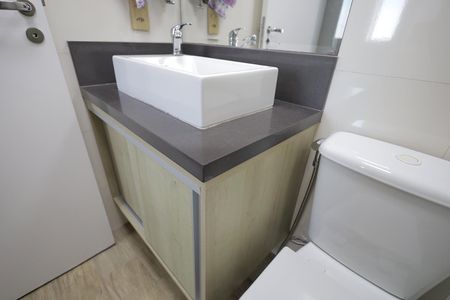 Apartamento à venda com 77m², 3 quartos e 2 vagas Apartamento à venda com 77m², 3 quartos e 2 vagasBanheiro Suíte