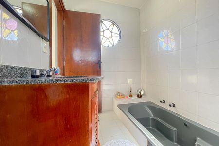 Casa à venda com 137m², 3 quartos e 2 vagas Casa à venda com 137m², 3 quartos e 2 vagasBanheiro da Suíte