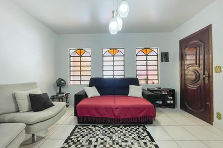 Casa à venda com 137m², 3 quartos e 2 vagas Casa à venda com 137m², 3 quartos e 2 vagasSala