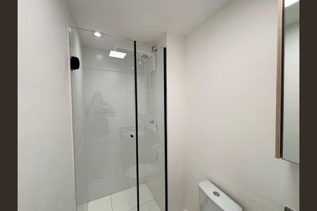 Banheiro  de apartamento para alugar com 1 quarto, 24m² em Pinheiros, São Paulo