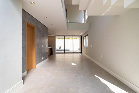 Casa de condomínio à venda com 212m², 3 quartos e 4 vagas Casa de condomínio à venda com 212m², 3 quartos e 4 vagasFoto 02