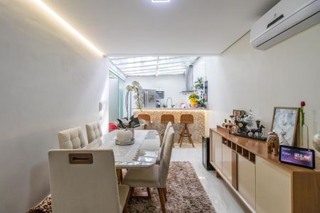 Casa de condomínio para alugar com 117m², 2 quartos e 2 vagas