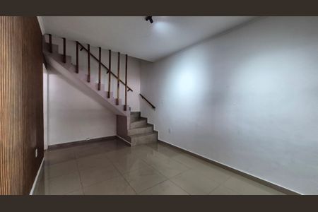 Sala  de casa para alugar com 2 quartos, 128m² em Vila Vilma, Santo André