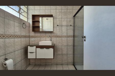 Casa à venda com 128m², 2 quartos e 2 vagasBanheiro 