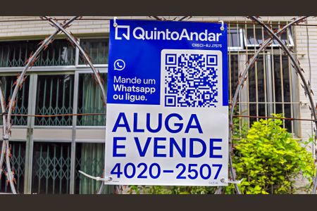 Casa para alugar com 153m², 2 quartos e 2 vagasFachada casa com placa