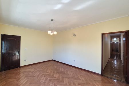 Casa para alugar com 200m², 3 quartos e 4 vagas Casa para alugar com 200m², 3 quartos e 4 vagasSala