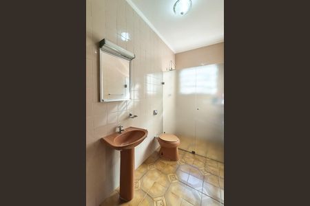 Casa para alugar com 200m², 3 quartos e 4 vagas Casa para alugar com 200m², 3 quartos e 4 vagasBanheiro Social 2