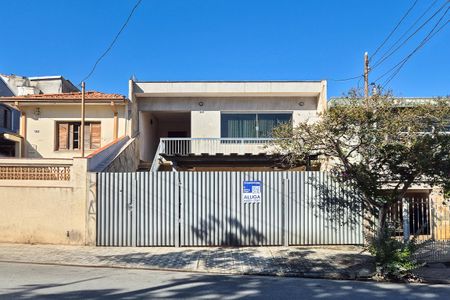 Casa para alugar com 200m², 3 quartos e 4 vagas Casa para alugar com 200m², 3 quartos e 4 vagasFachada