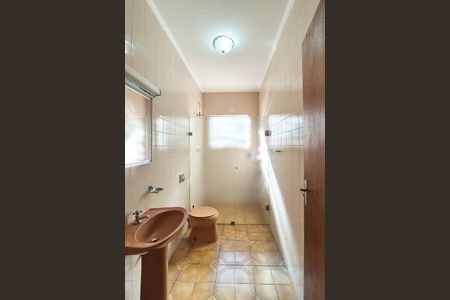 Casa para alugar com 200m², 3 quartos e 4 vagas Casa para alugar com 200m², 3 quartos e 4 vagasBanheiro Social 2