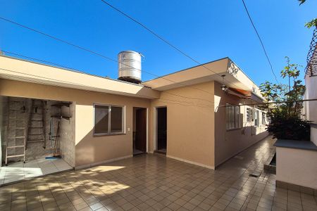 Casa para alugar com 200m², 3 quartos e 4 vagas Casa para alugar com 200m², 3 quartos e 4 vagasQuintal