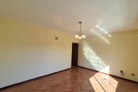 Casa para alugar com 200m², 3 quartos e 4 vagas Casa para alugar com 200m², 3 quartos e 4 vagasSala