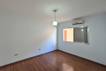 Casa para alugar com 200m², 3 quartos e 4 vagas Casa para alugar com 200m², 3 quartos e 4 vagasQuarto 1
