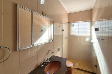 Casa para alugar com 200m², 3 quartos e 4 vagas Casa para alugar com 200m², 3 quartos e 4 vagasBanheiro Social 1