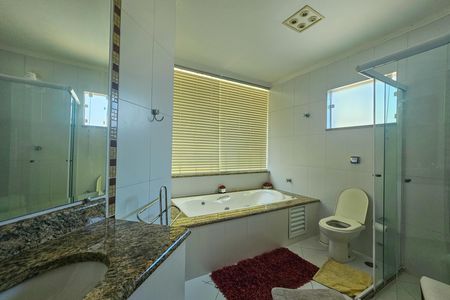 Casa de condomínio para alugar com 450m², 4 quartos e 4 vagas