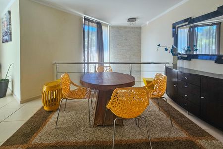 Casa de condomínio para alugar com 450m², 4 quartos e 4 vagas