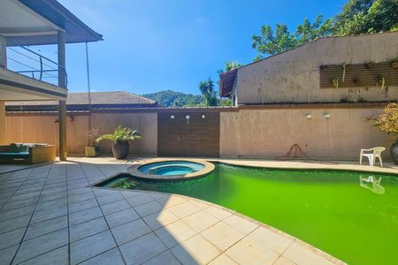 Casa de condomínio para alugar com 450m², 4 quartos e 4 vagas