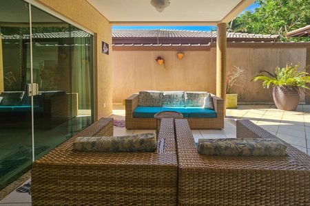 Casa de condomínio para alugar com 450m², 4 quartos e 4 vagas