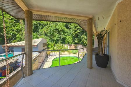 Casa de condomínio para alugar com 450m², 4 quartos e 4 vagas