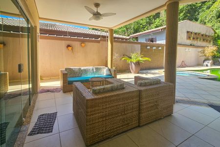 Casa de condomínio para alugar com 450m², 4 quartos e 4 vagas