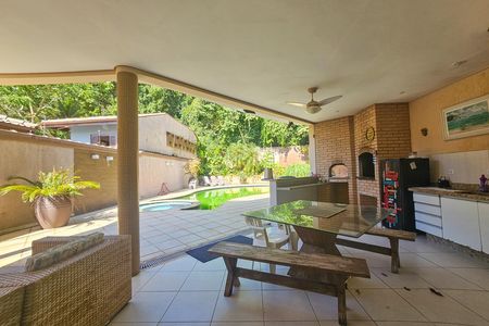 Casa de condomínio para alugar com 450m², 4 quartos e 4 vagas
