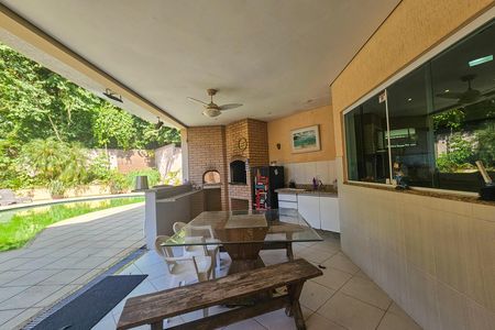 Casa de condomínio para alugar com 450m², 4 quartos e 4 vagas