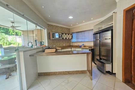 Casa de condomínio para alugar com 450m², 4 quartos e 4 vagas